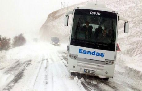 10 Araçtaki 50 Kişi Mahsur