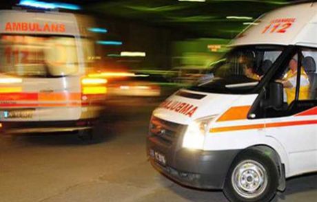 Otobüs İle Kamyon Çarpıştı: 12 Yaralı