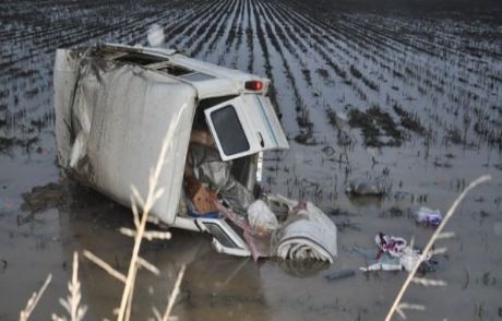 Aydın'da Minibüs Tarlaya Uçtu