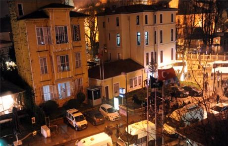 Kadın Canlı Bomba Bir Polisi Şehit Etti