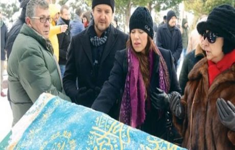 Ünlü Sanatçı Son Yolculuğuna Uğurlandı