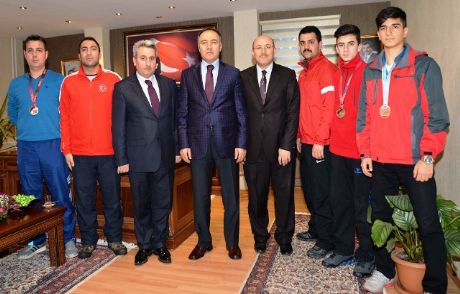 Şampiyonlardan Valiye Ziyaret