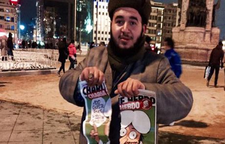 Ehlisünnet Tv Muhabiri Charlie Hebdo'yu Yırttı