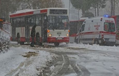 Kar Yağışı İzmir'de Hayatı Felç Etti!