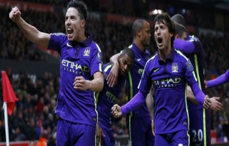 Manchester City, Stoke City'ye Patladı