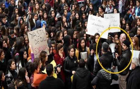 Polisten Özgecan Protestocularına Destek