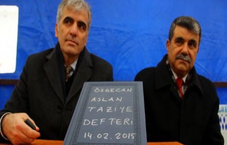Özgecan İçin Taziye Defteri Açıldı