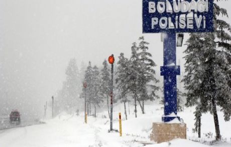 Bolu Dağı'nda Yoğun Kar Yağışı Başladı