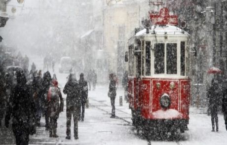 İstanbul'da Kar Kalınlığı 60 Cm'i Buldu!