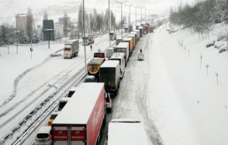 Tem Otoyolu Tamamen Trafiğe Kapandı!