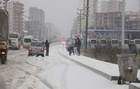 Mersin'e 30 Yıl Sonra Kar Düştü