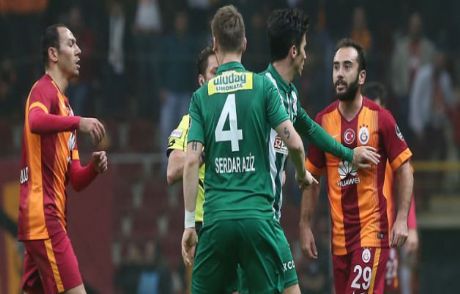 Timsah'tan Aslan'a Çelme!