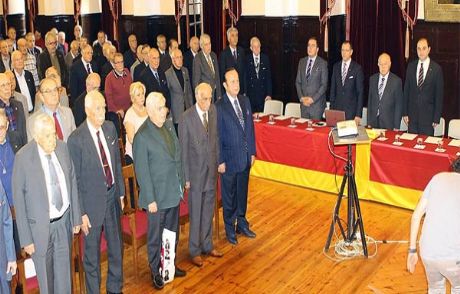Ertelenen Divan Toplantısı Başladı