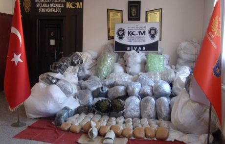 Sivas'ta 1 Ton 221 Kilo Esrar Ele Geçirildi