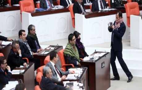 Meclis'te Poşulu Eylem