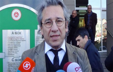 Can Dündar İfade Vermek İçin Adliyede