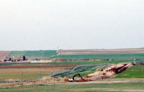 Suriye Sınırına Hendek Kazılıyor