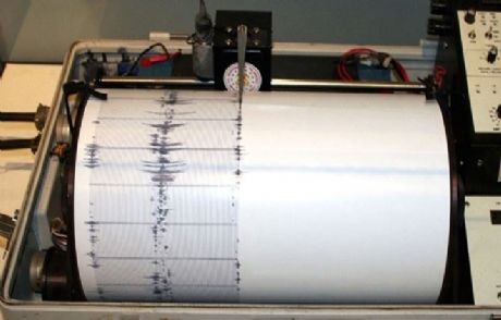Endonezya'da 7 Büyüklüğünde Deprem