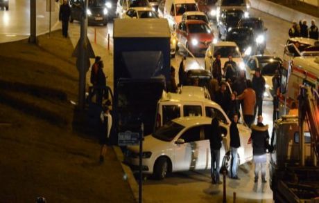 Freni Boşalan Kamyon Dehşet Saçtı