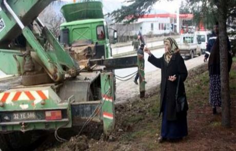 Vali Coş'un Annesinden Tek Kişilik Eylem