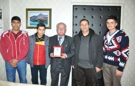 Agd Tarafından Başkan Şengöl'e Plaketi