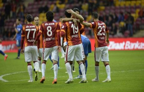 Galatasaray Zirvede Tamamladı!