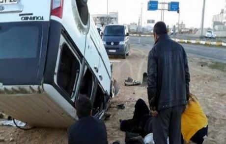 İki Otomobil Kavşakta Çarpıştı