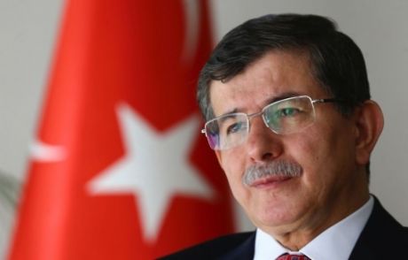 Başbakan Davutoğlu Ünlü İsme Dava Açtı