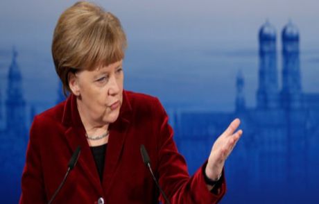 Merkel Türkiye'yi Övdü