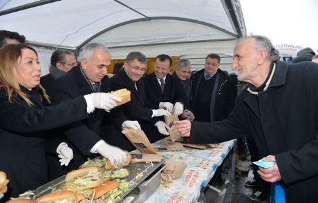 Üsküdar'da Hamsi Ve Horon Keyfi
