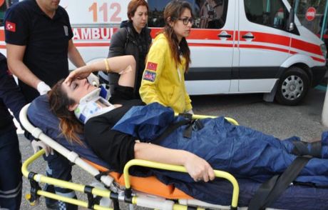 Kız Öğrenci, Müdür Yardımcısını Hastanelik Etti