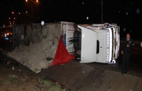 Samsun'da Maden Yüklü Tır Devrildi