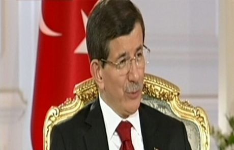 Davutoğlu 'melih Gökçek'e Yüklendi