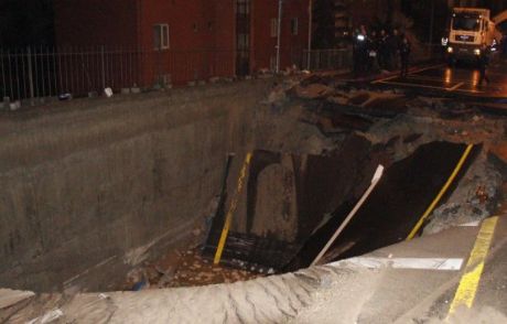 Ankara'da Yolu Çökerten Patlama