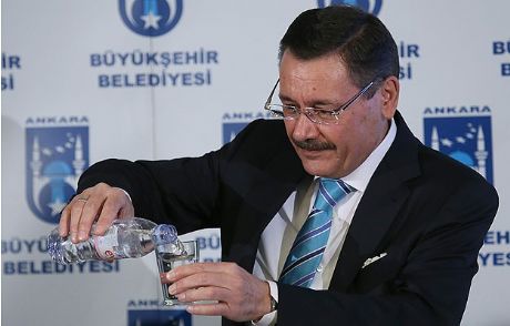 Melih Gökçek Şimdi De Sudan Kar Ediyor