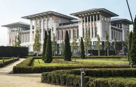 Saray'da 75 Dakika Süren Kriz