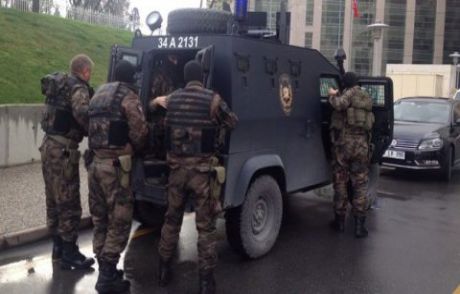 Özel Harekat Timi Adliye'ye Girdi