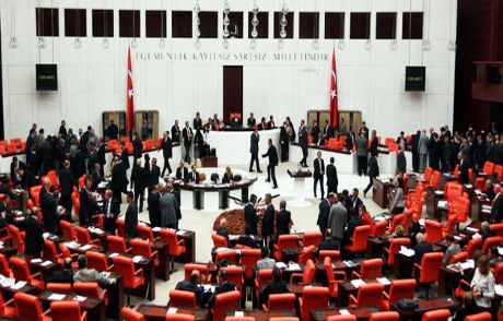 Milletvekili Seçilme Yaşı 18'e İniyor
