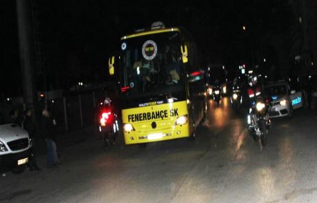 Mersin'de Fenerbahçe Otobüsüne Saldırı!