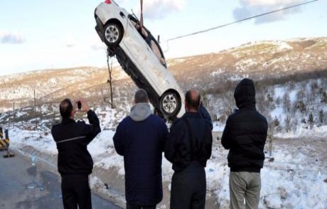 Otomobil Uçuruma Yuvarlandı
