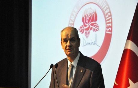 Başbuğ Tartışılan Filmin Yönetmenini Topa Tuttu