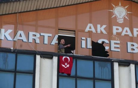 Ak Parti Kartal İlçe Binasına Silahlı Baskın