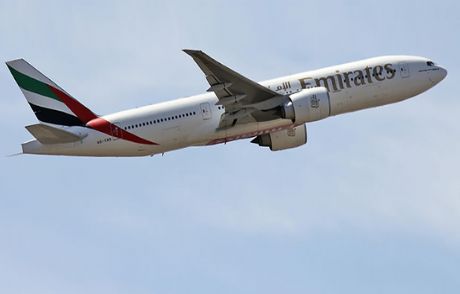 Emirates Uçağı Acil İniş Yaptı