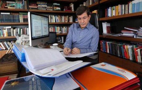 Davutoğlu'nun Çalışma Ofisinden İlk Kare