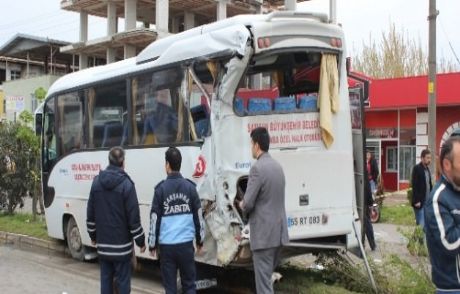 Yolcu Midibüsleri Çarpıştı