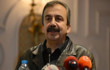 Önder'den Hükümete 'dolmabahçe' Çıkışı