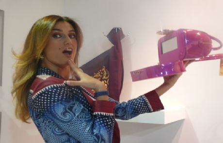 Pırlantalı Çantayı Tuğba Özay Tanıttı