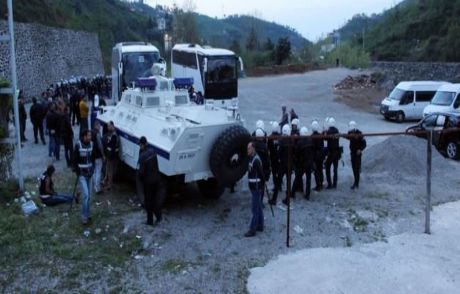 Teröristin Mezarında Şova Polis Engeli