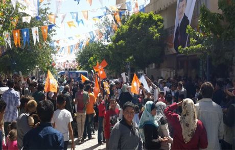 Ak Parti Mitinginde, Bozkurt İşaretli Suriyeliler