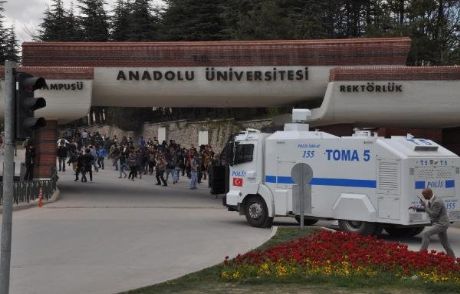 Üniversitede Polis Müdahalesi!